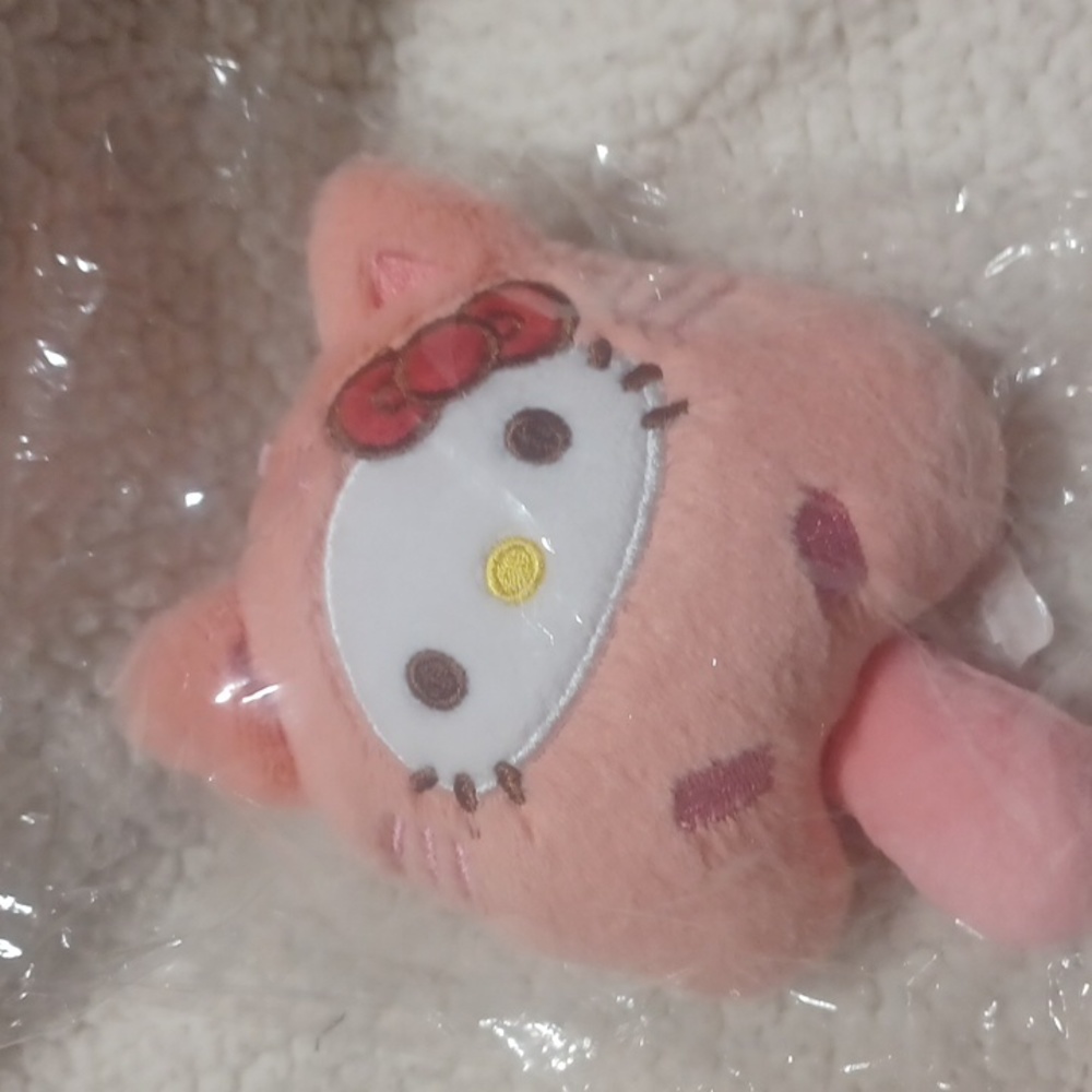 Hello Kitty Keychain - Picture 5 of 5